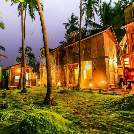Oyo 19172 Sea View Wooden Cottages อันจูนา ภายนอก รูปภาพ